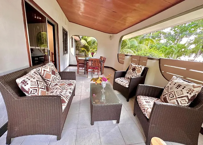 88 Days Self Catering Holidays & Baie Lazare (Mahe)