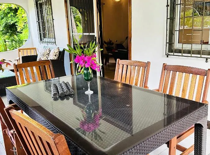 88 Days Self Catering Holidays & * Baie Lazare (Mahe)