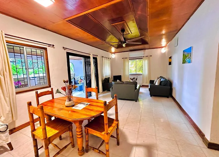 88 Days Self Catering Holidays & * Baie Lazare (Mahe)